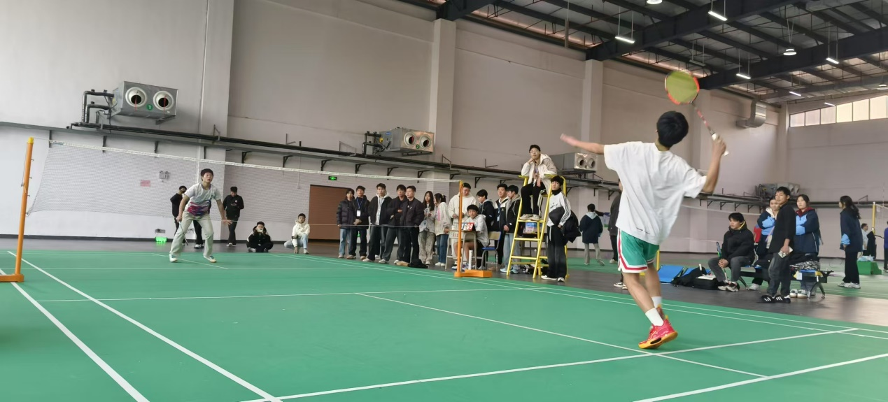 万搏体育航空工程系举办“暖冬杯”学生羽毛球赛